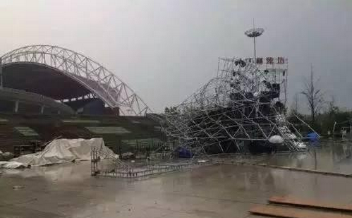濰坊啤酒節(jié)遭遇暴風(fēng)雨 led租賃屏不敵”全軍覆沒(méi)”！