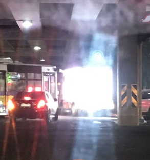?？谑忻耖_車遇LED屏廣告險撞人 企業(yè)：有人來查我搞定 